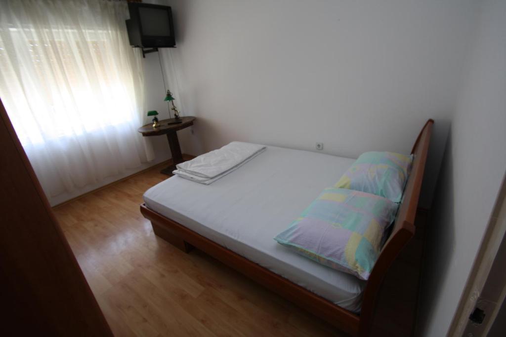 Apartments Tena With Private Parking Pula Rum bild